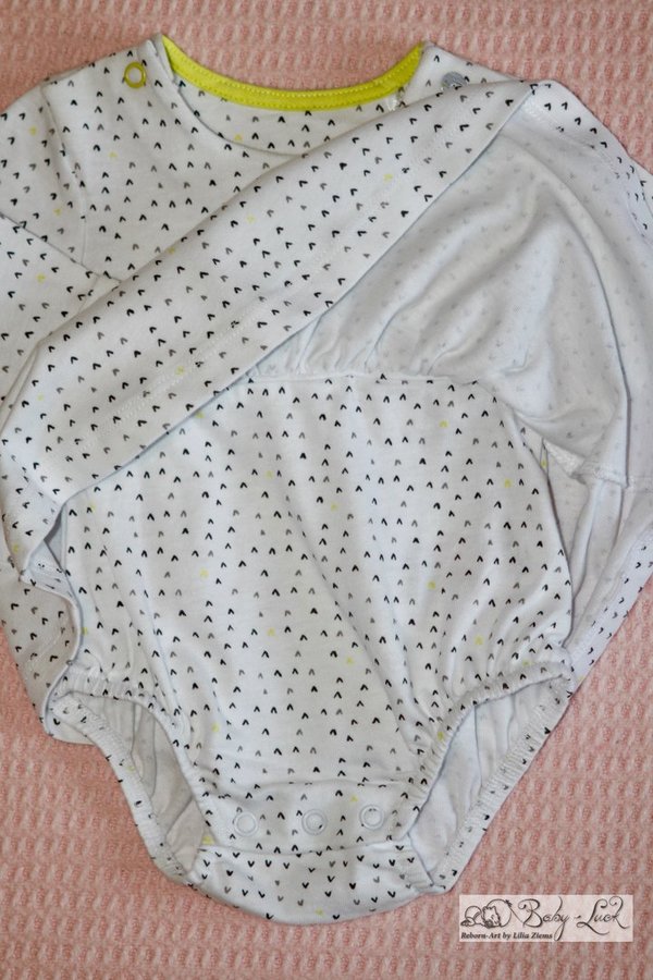 weißes gemustertes Kleid* NB* bis 3,4 kg/ up to 7,5 lbs/ für Neugeborene